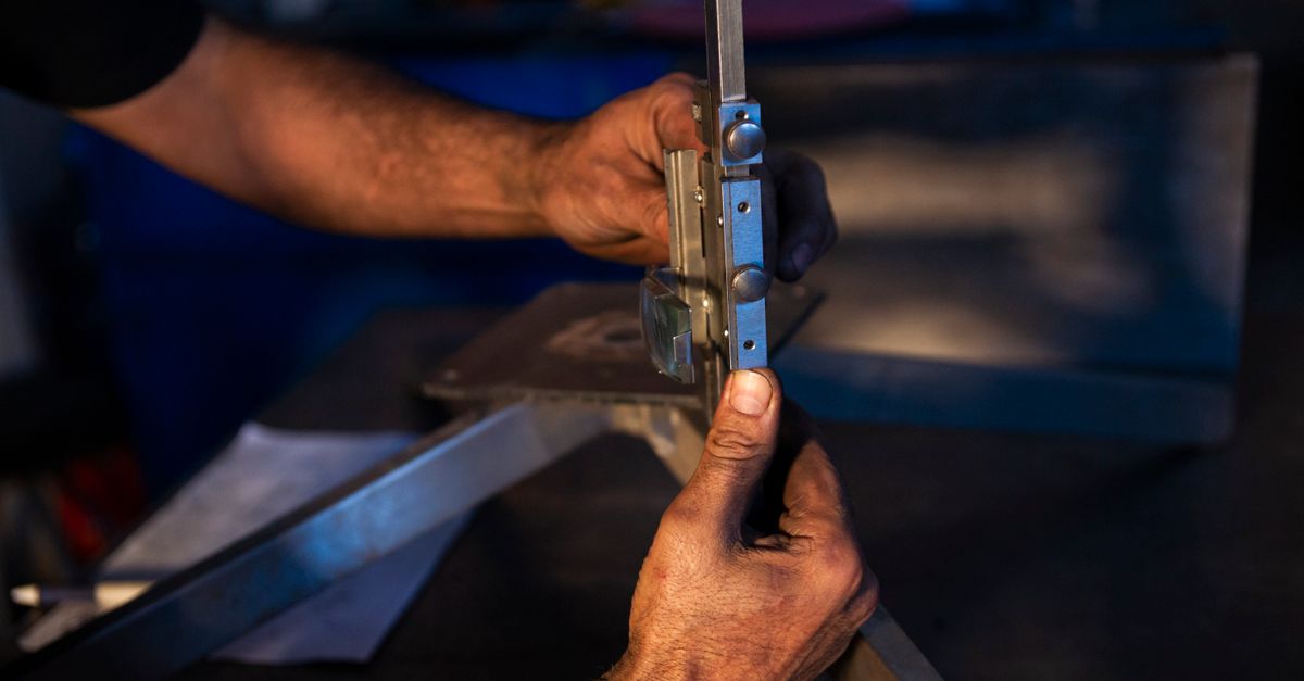 locksmith service technician — Glen Cove Locksmiths