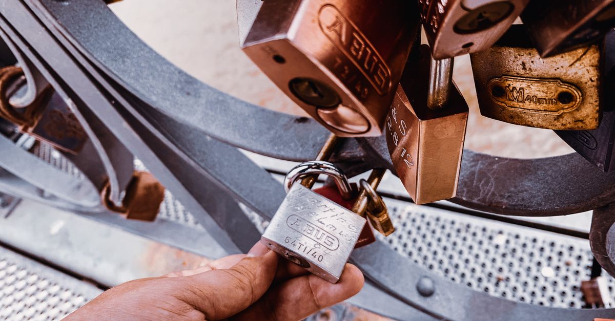 What Actually Happens on an Emergency Locksmith House Call — Glen Cove Locksmiths
